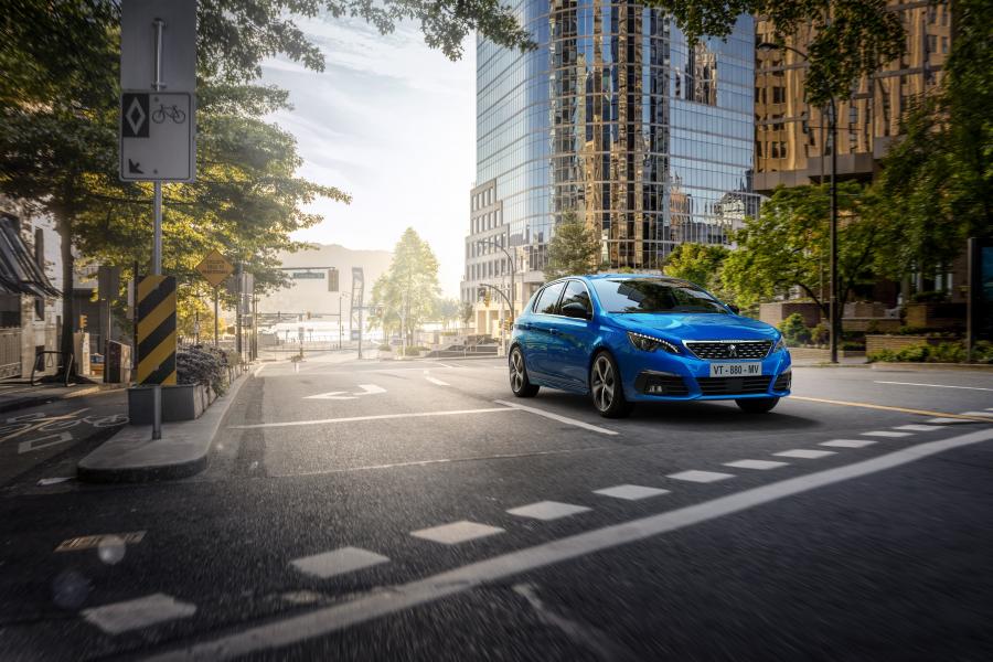  Peugeot 308 GT 2017 года  (WW) (фото 12 из 18)